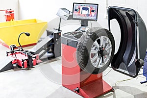 Car maintenance and service center. Vehicle tire repair and replacement equipment. Seasonal tire change