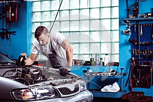 Car mechanic at work