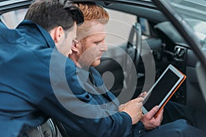 Car mechanics using digital tablet