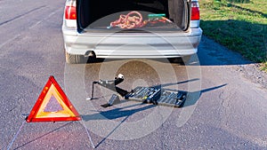 Car problems, red warning triangle!