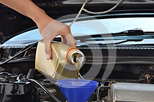 Car servicing mechanic