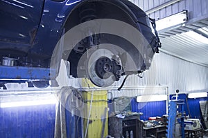 Car suspension repair. Replacement of brake discs and pads