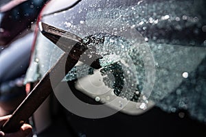 Car thief breaks the car window