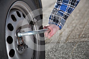 Car tire change