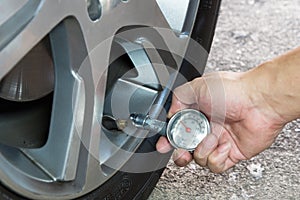 Car tire pressure check using air pressure guage