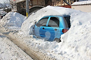 Auto la neve 