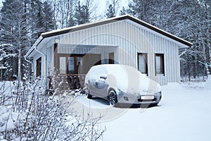 Auto la neve più vicino bianco casa 