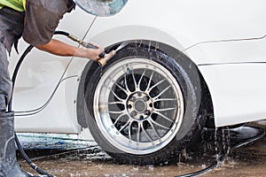 Car wash with flowing water