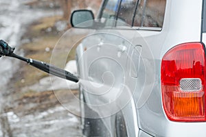 Car wash. Wash the car with high water pressure. High water pressure on the car.