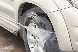 Car washing with high pressure water jet