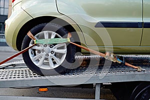 Car wheel belt fixing tow truck mechanism