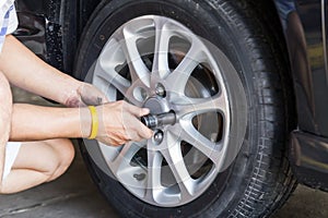 Car wheel changing