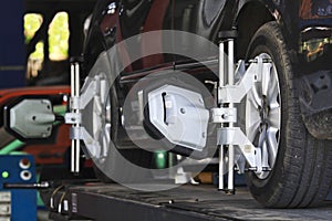 Car wheel fixed with computerized wheel alignment machine clamp