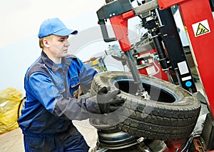 Car wheel tyre fitting or replacement