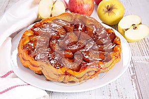Caramel apple pie
