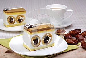 Caramel cake with date fruit