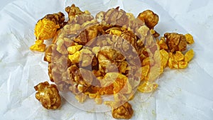 Caramel-flavored popcorn snacks on a tissue at the table