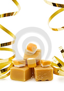 Caramel fudge with festive ribbons