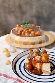 Caramel maccadamia cheesecake