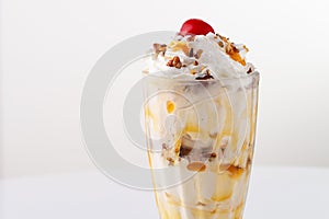 Caramel pecan ice cream sundae