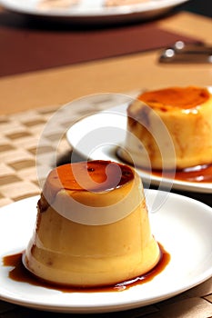 Caramel puddings 2