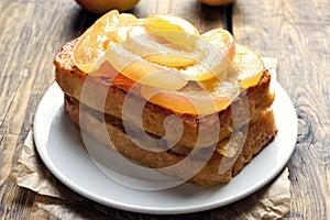 Caramelized apples on toast bread