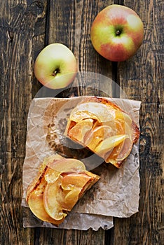 Caramelized apples on toast bread, top view