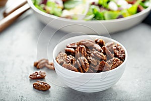 Caramelized or candied pecans