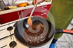 Caramelizing muscovado sugar