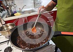 Caramelizing muscovado sugar