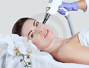 Carbon face peeling procedure in a beauty salon.