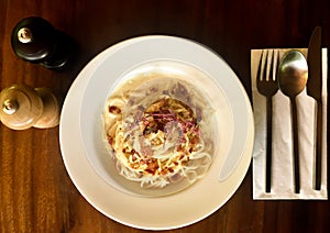 Carbonara with ham and cheese