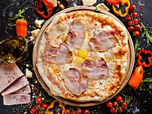 Carbonara pizza bacon simple traditional dish