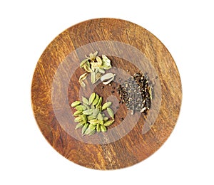 Cardamom Isolated, Green Cardamon Seeds, Dry Kardamon, Cardamum Spice , Genera Elettaria Beans