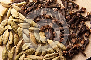 Cardamom seeds and cloves