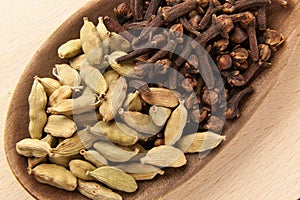 Cardamom seeds and cloves