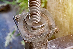 Cardan transmission, shaft in bearing, large thread on shaft