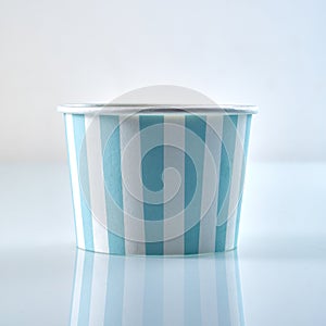 Cardboard disposable food tub for takeaways