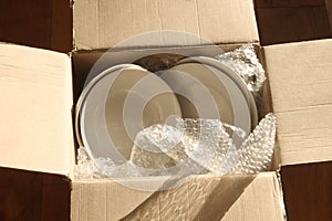 Cardboard Packing Box, Plates and Bubble Wrap