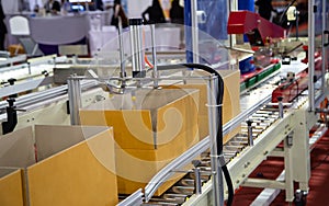 Cardboard packing and sealing machine
