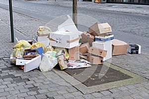 Cardoboard and Paper Recycling on the Street