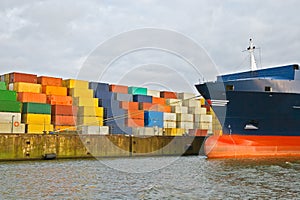 Cargo freight containers