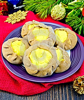 Carols with potatoes on red napkin with Christmas toys