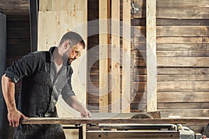 Carpenter sawing board