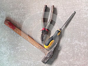 carpentry tools, including: hammers, screwdrivers and others