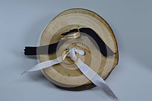 Carries Alliances Shot With Gold Rings Of Cut Wood. Studio Photography. Weddings, Links, Marriage. Screensavers Backgrounds Textur