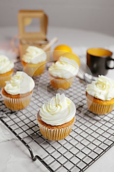 Carrot cupcakes with cream cheese