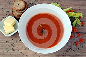 Carrot soup, with crackers and butter