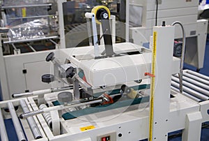 Carton packing machine