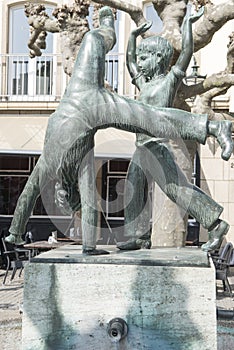 Cartwheeler sculpture, Dusseldorf
